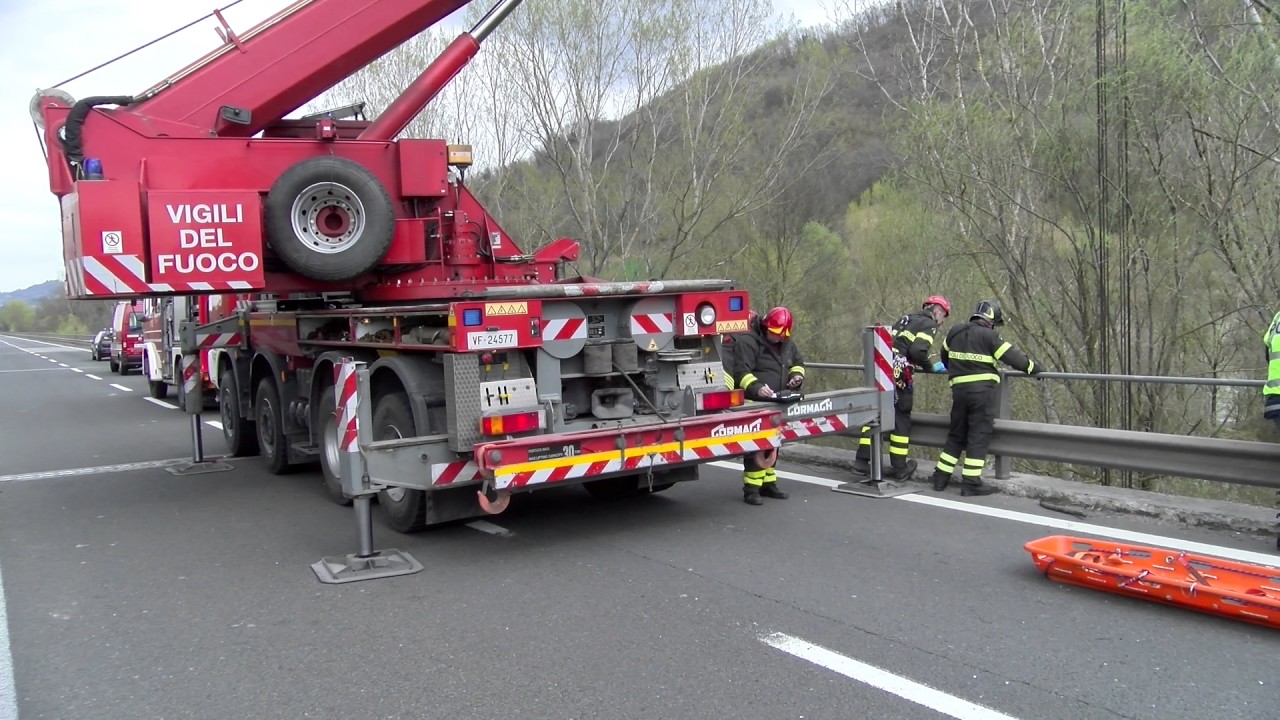CESENA: Camionista precipita dal viadotto e muore |VIDEO