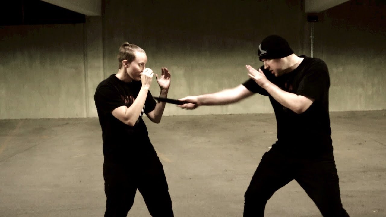 Learn The Basic Knife Technique So You Can Defend Blade Attacks │ Lead Knife Technique
