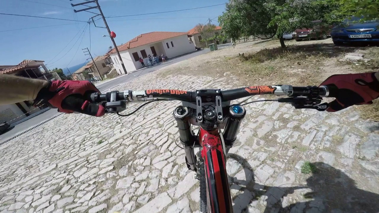 Urban downhill kyparissia rider: mohawk Bill