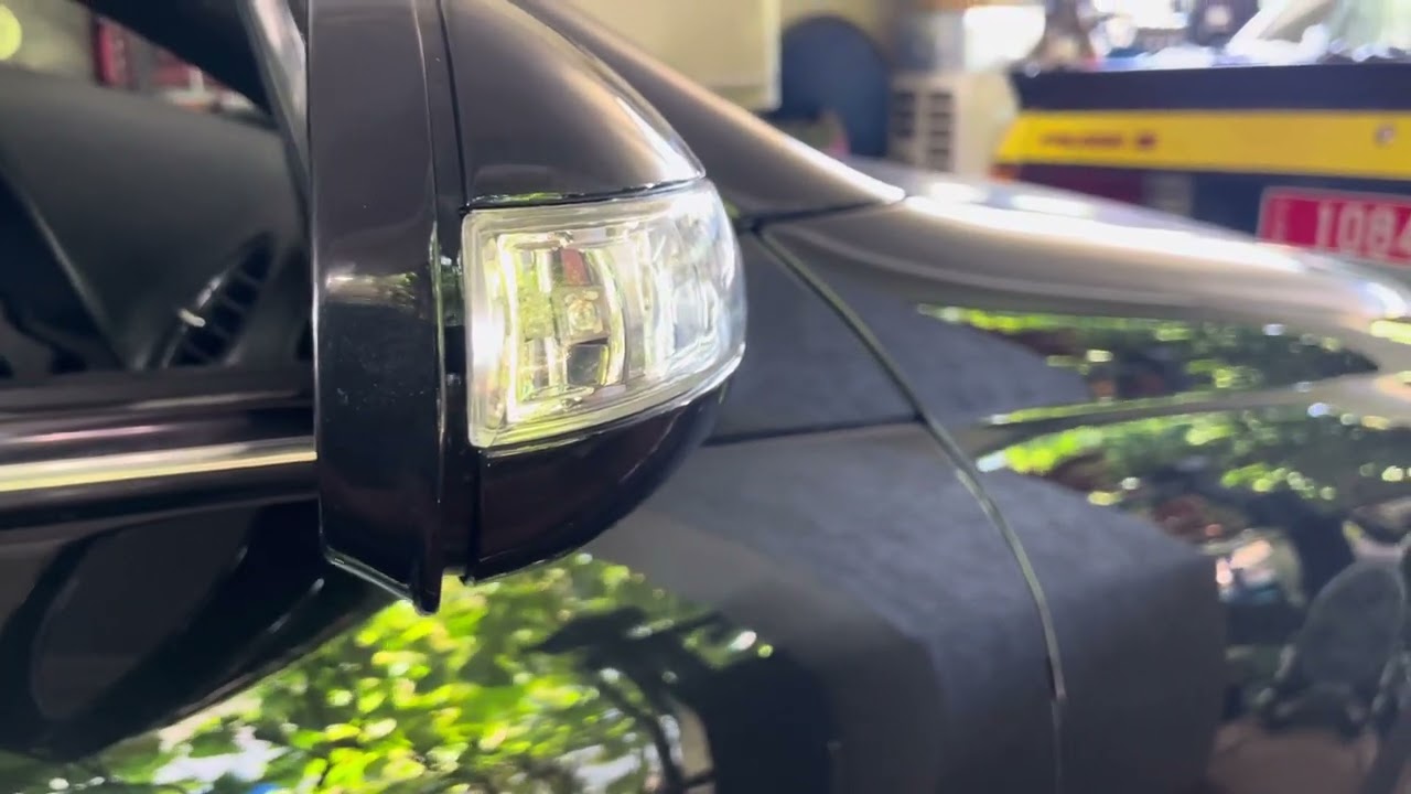 CLK55 side mirror indicator lamp and boot partition struts replace