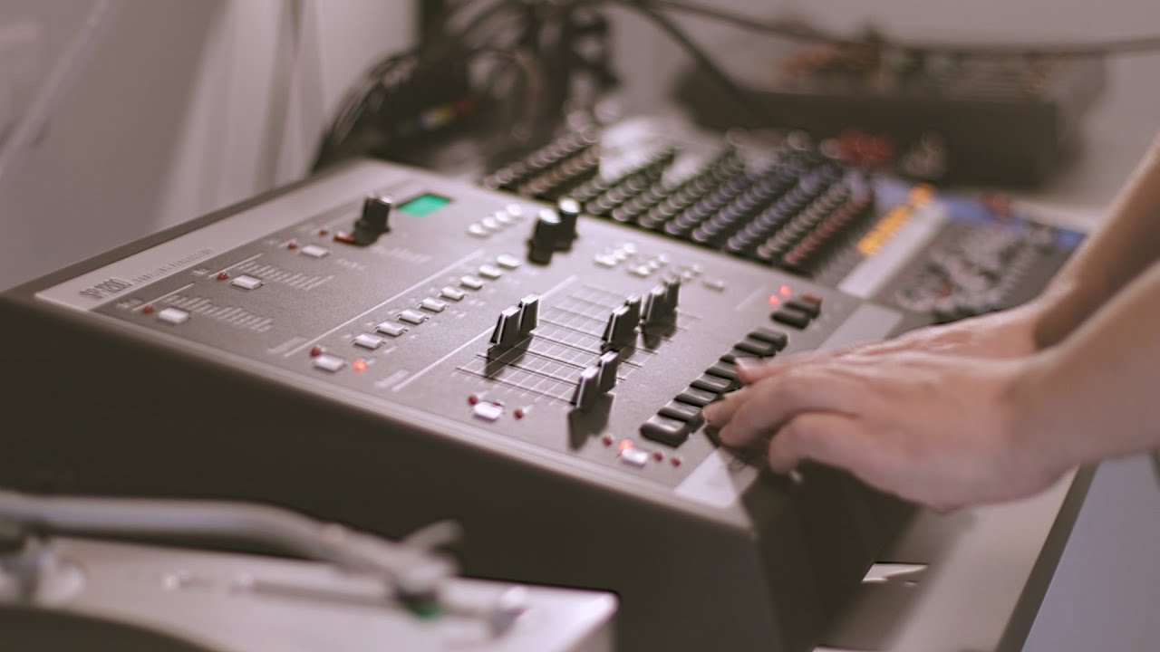 SP1200 - Making a Beat with Vinyl Sampling