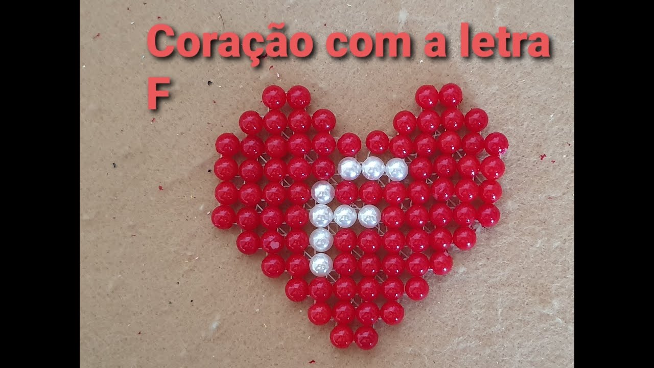 Coração com a letra F de pérolas passo a passo