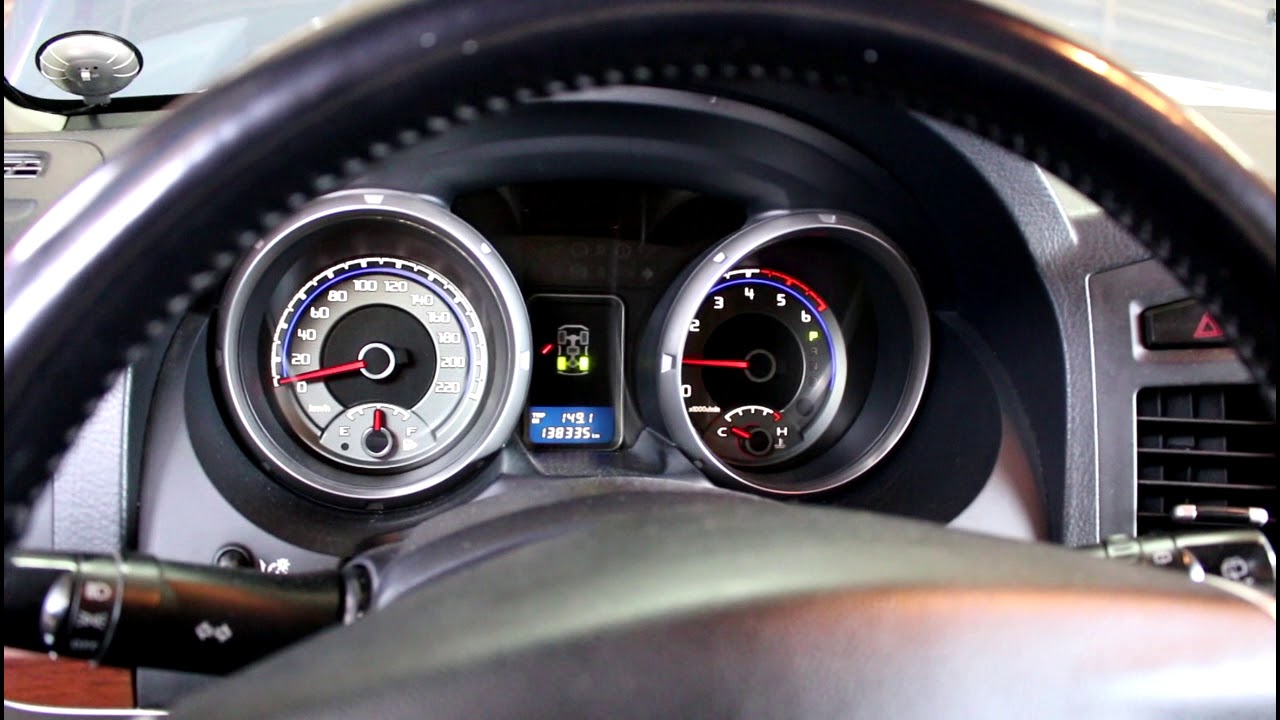 Mitsubishi Pajero 2008 Мицубиси Паджеро 3,2 литра Замена масла и фильтров в двигателе