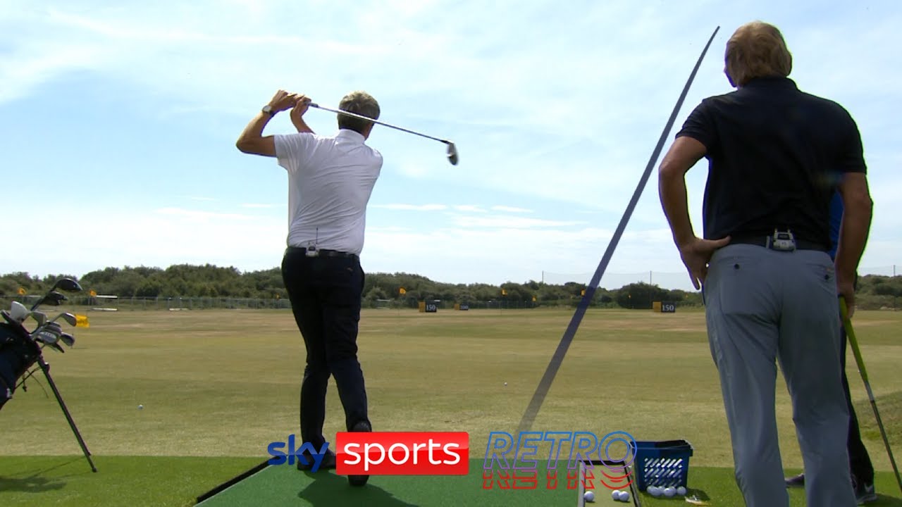 Kenny Dalglish & Alan Hansen show off their golf skills