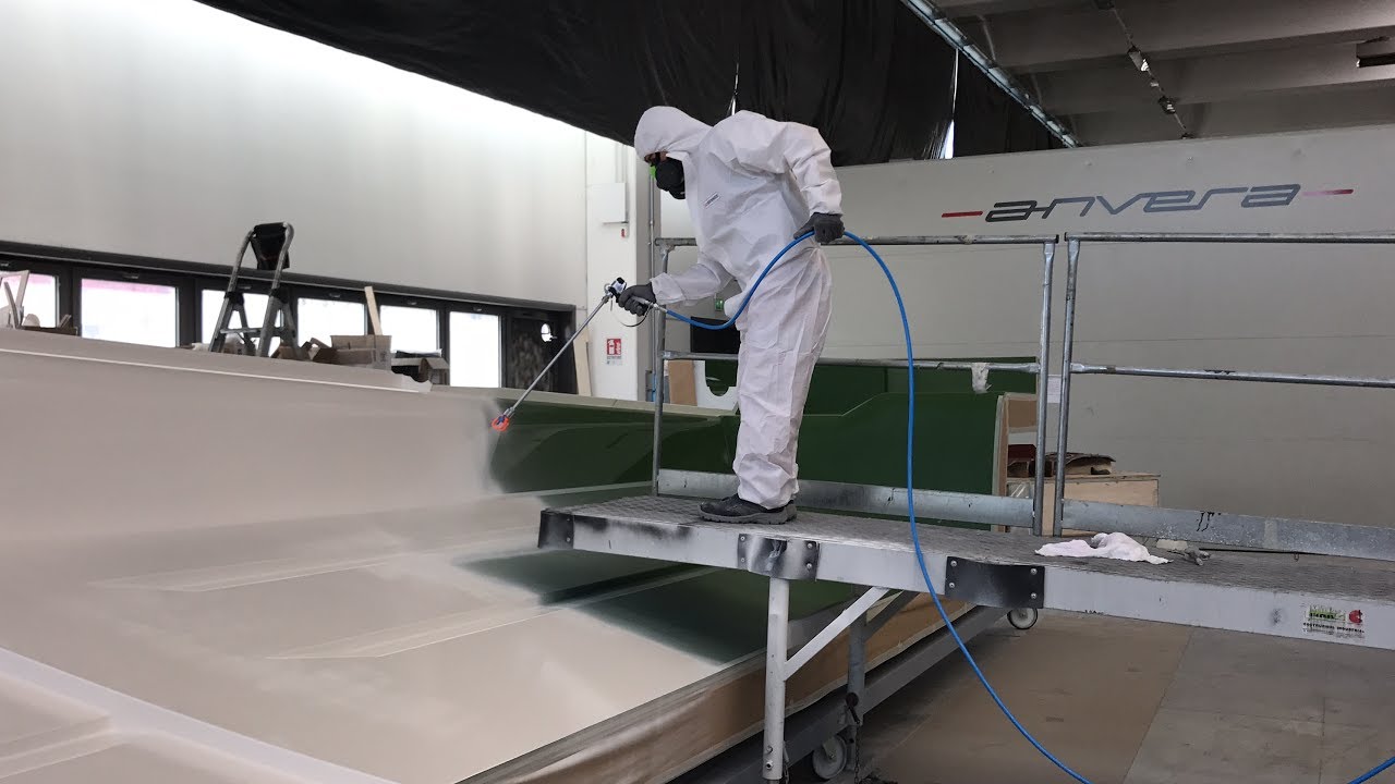 Applicazione GelCoat a spruzzo con pompa Airless TECNOVER mod. MARINE M12