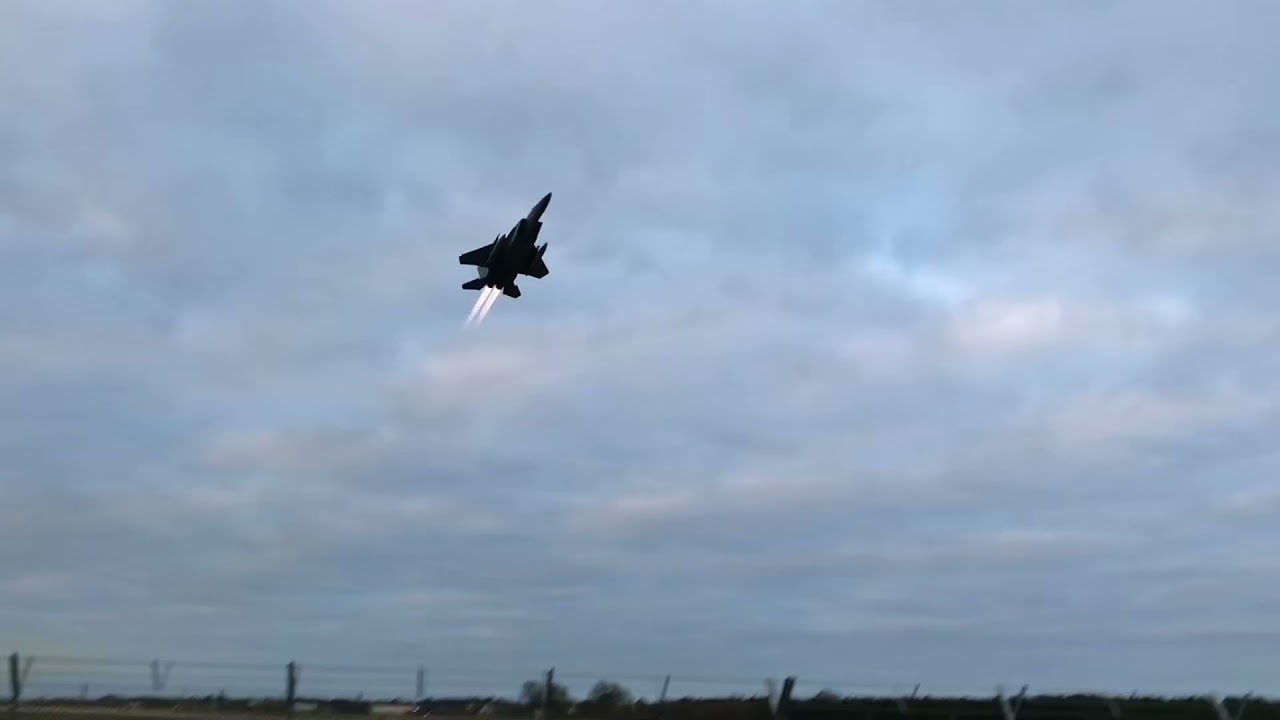 3 x Unrestricted climbs by RAF Lakenheath&rsquo;s F15&rsquo;s from the end of the runway!