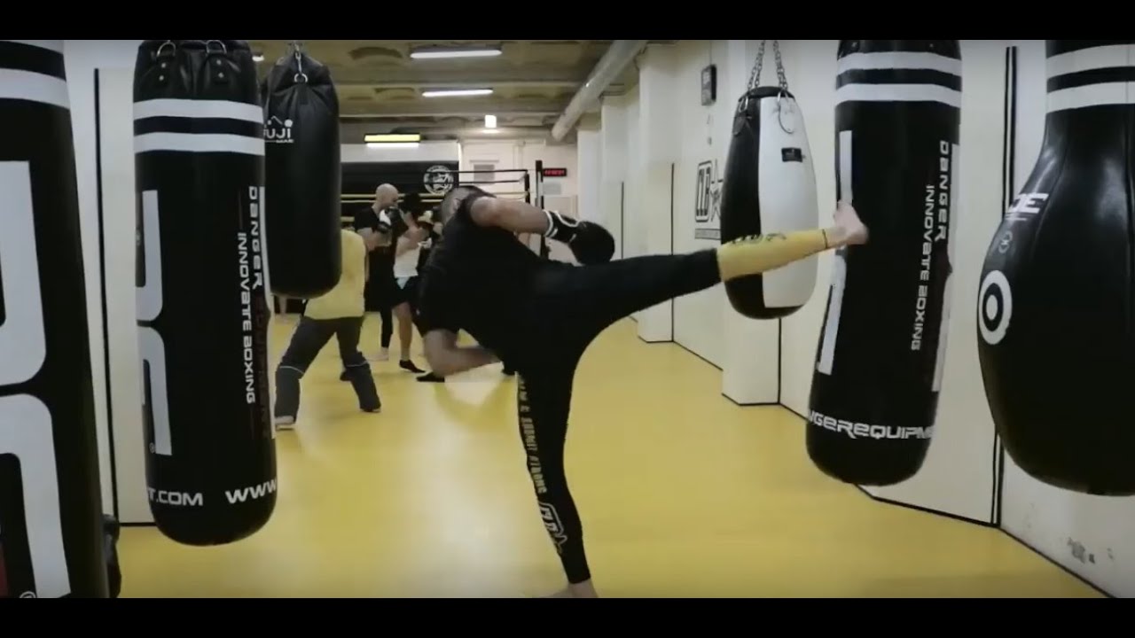 Gimnasio Muay Thai Boxing Barcelona. Dar patadas. How to kick.