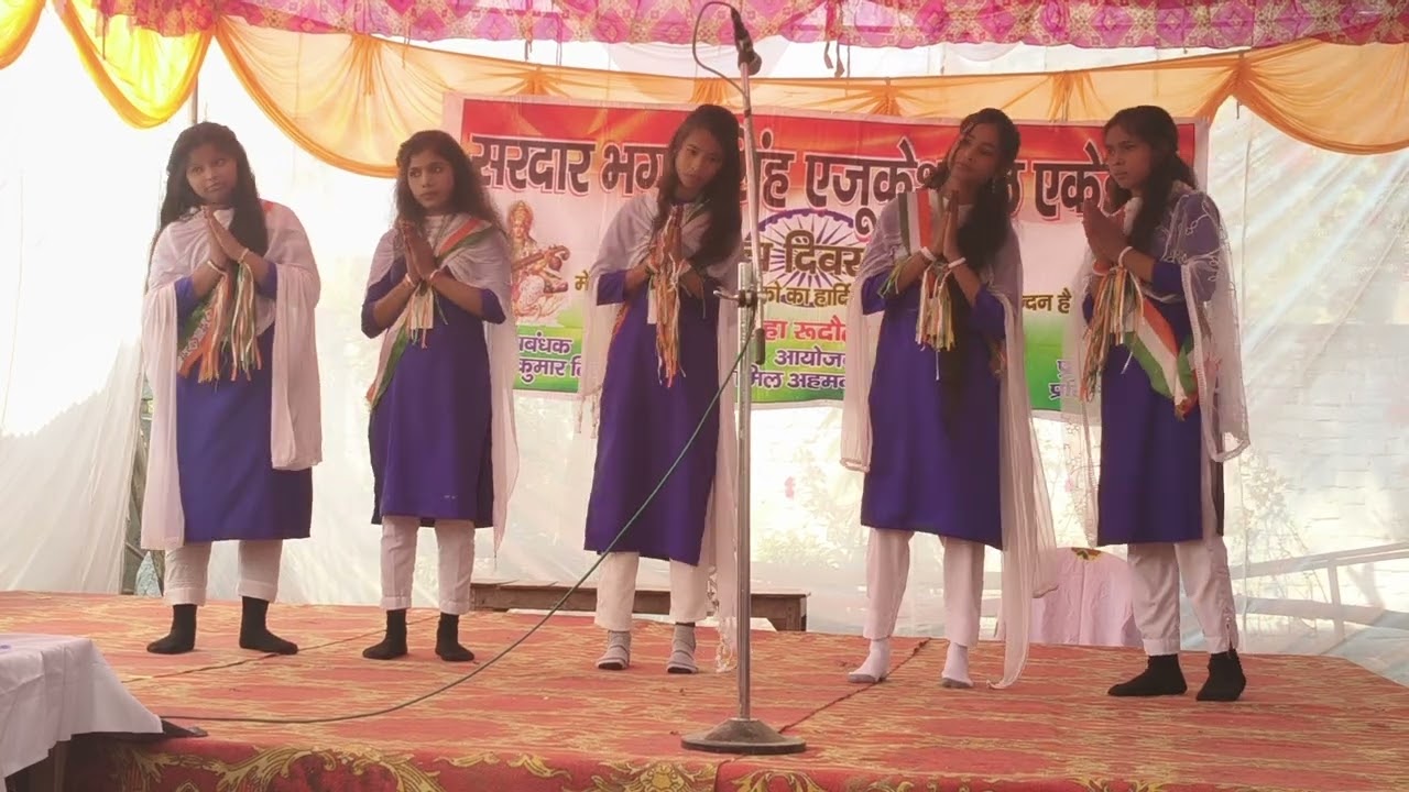 सुबह सवेरे लेके तेरा नाम प्रभु.....