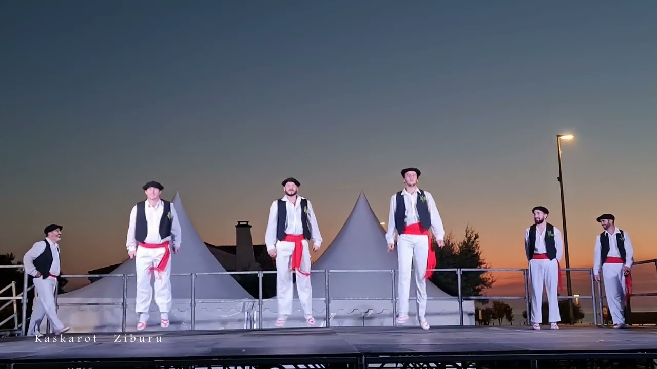 Ingurutxo par Angeluarrak Dantza Taldea – Groupe Folklorique de la Ville d’ Anglet Pays Basque