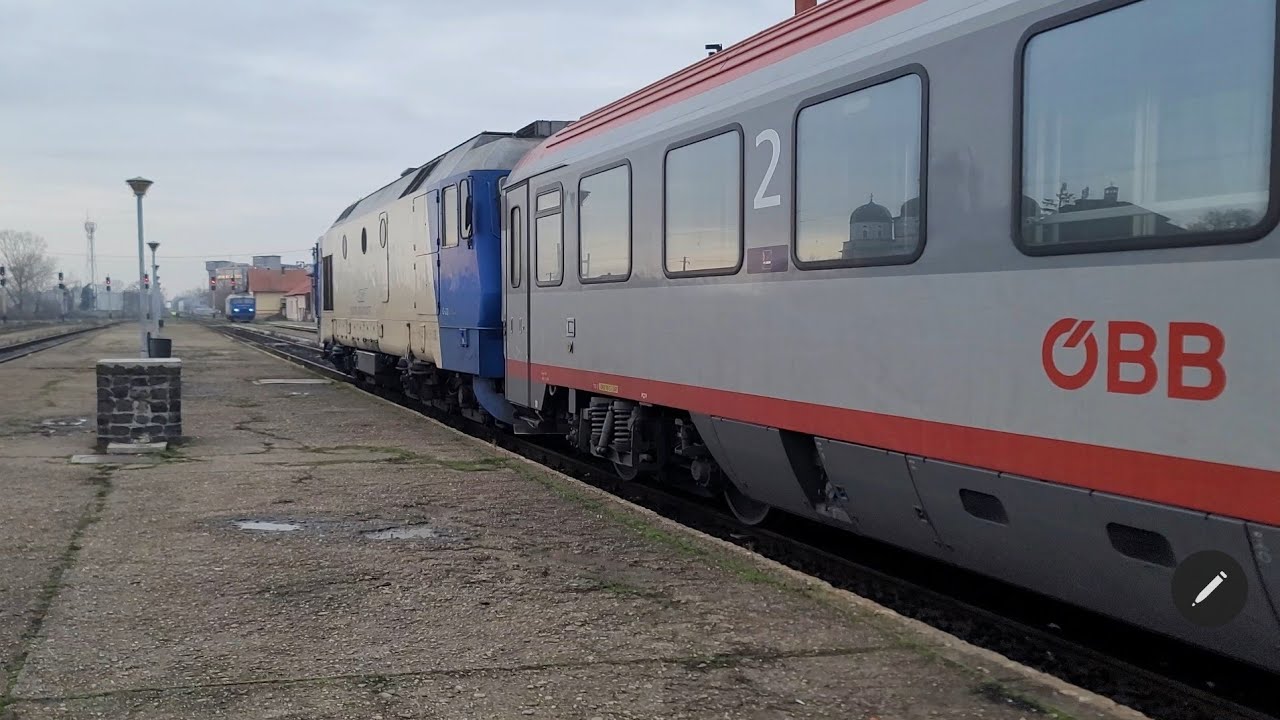 EC687 Baia Mare - Satu Mare - Wien Hbf in station at platform 2