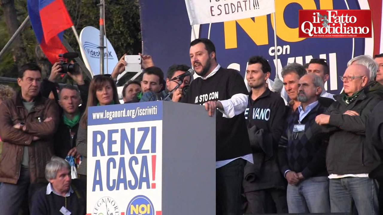 Lega a Roma, Salvini dal palco 'spara' contro rom, profughi e centri sociali