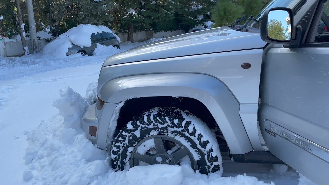 JEEP KJ CHEROKEE LIBERTY SNOW FUN