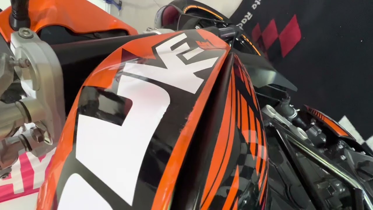KTM Duke 125 2011 MotoRW