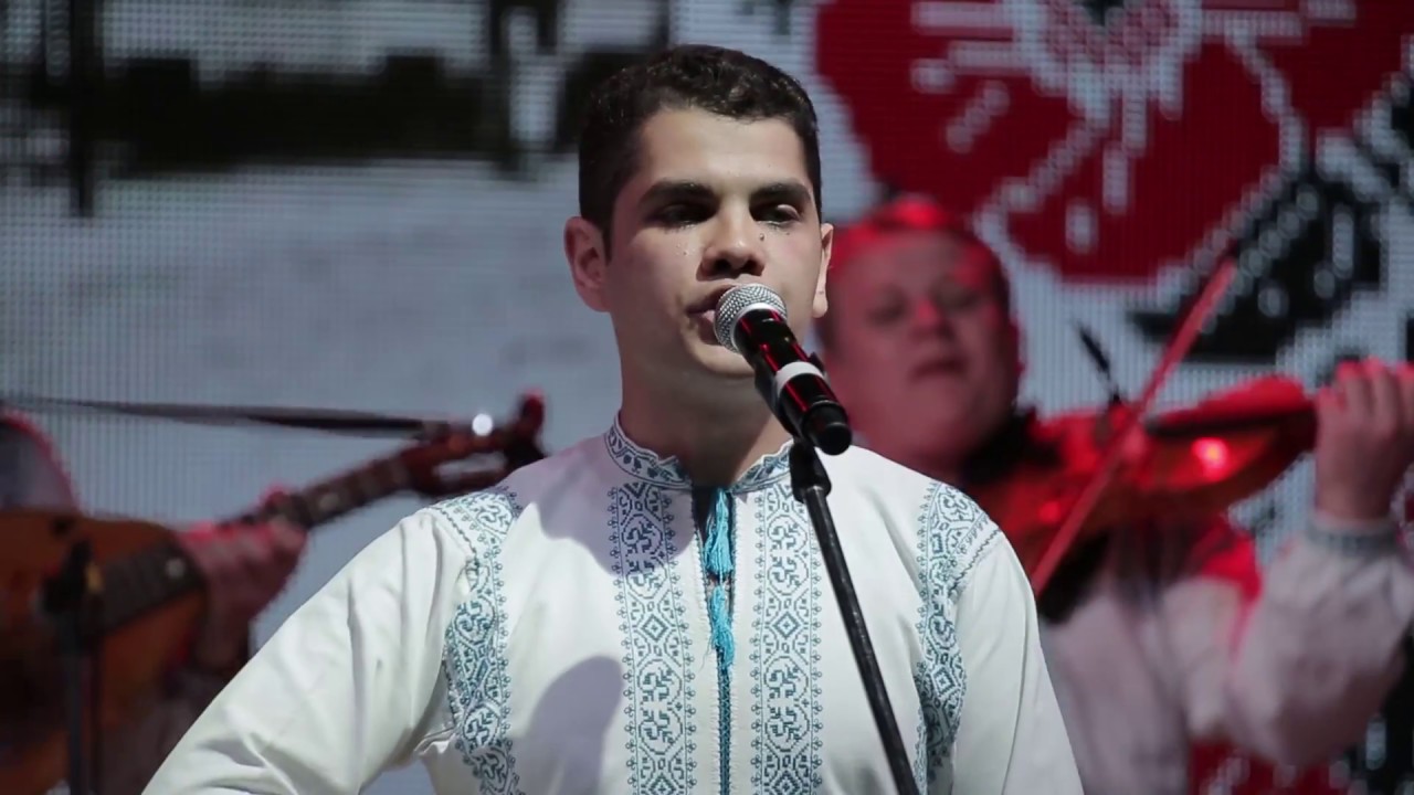 Valentin Golovatiuc și Ansamblul etnofolcloric Plăieșii - Azi iubesc ca niciodată