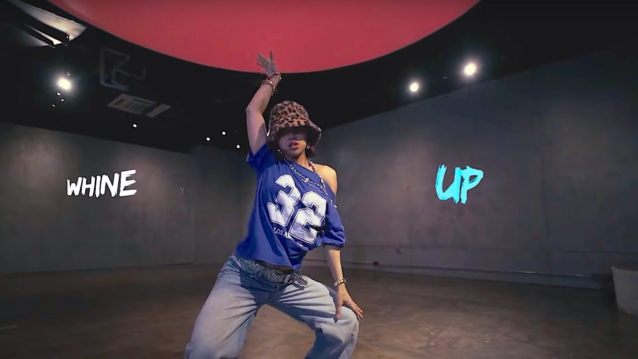 Team Salut - I'm busy (Lyric Video / Dance solo)