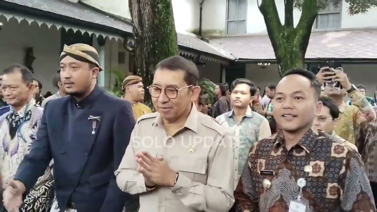 PB XIV Dampingi Fadli Zon dan Wali Kota Solo Serahkan SK