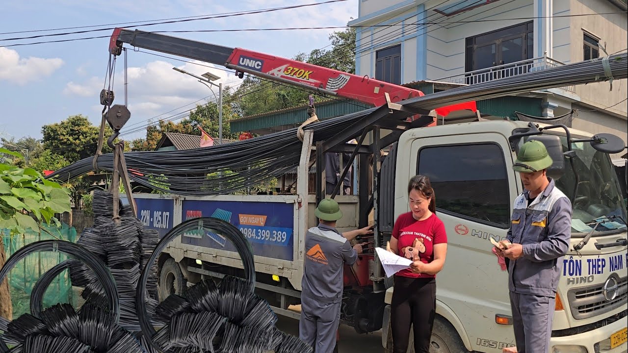 Loan bought construction steel to bring back to her hometown to build a house for her mother.