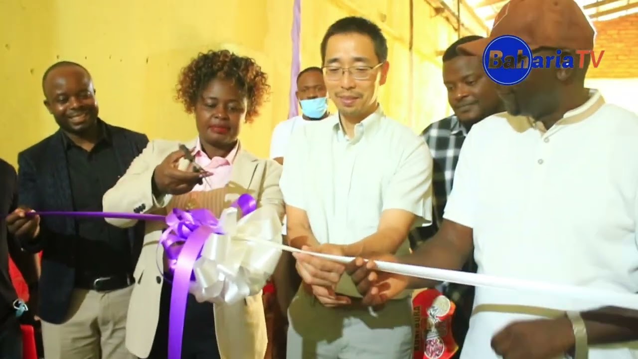 RASMI RAPHAEL GROUP YAPOKEA MASHINE YA KUTENGENEZA MKAA UNAOTOKANA NA PUMBA ZA MPUNGA