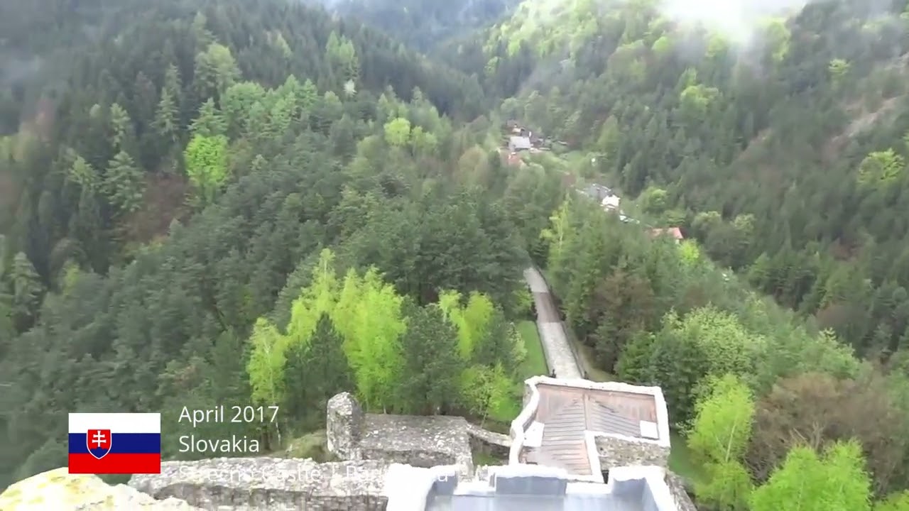 Slovakia /// Strečno Castle | Panorama /// Vodo Travel