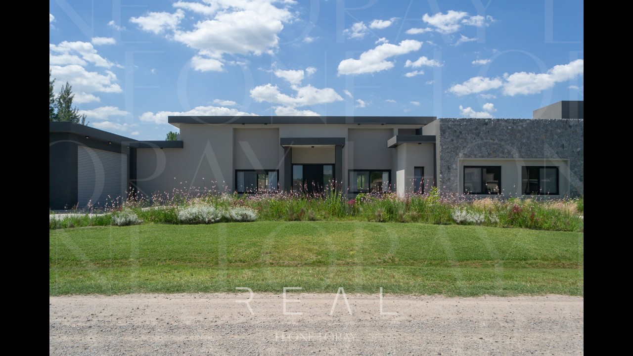 Casa de estilo moderno Fincas de San Vicente Golf