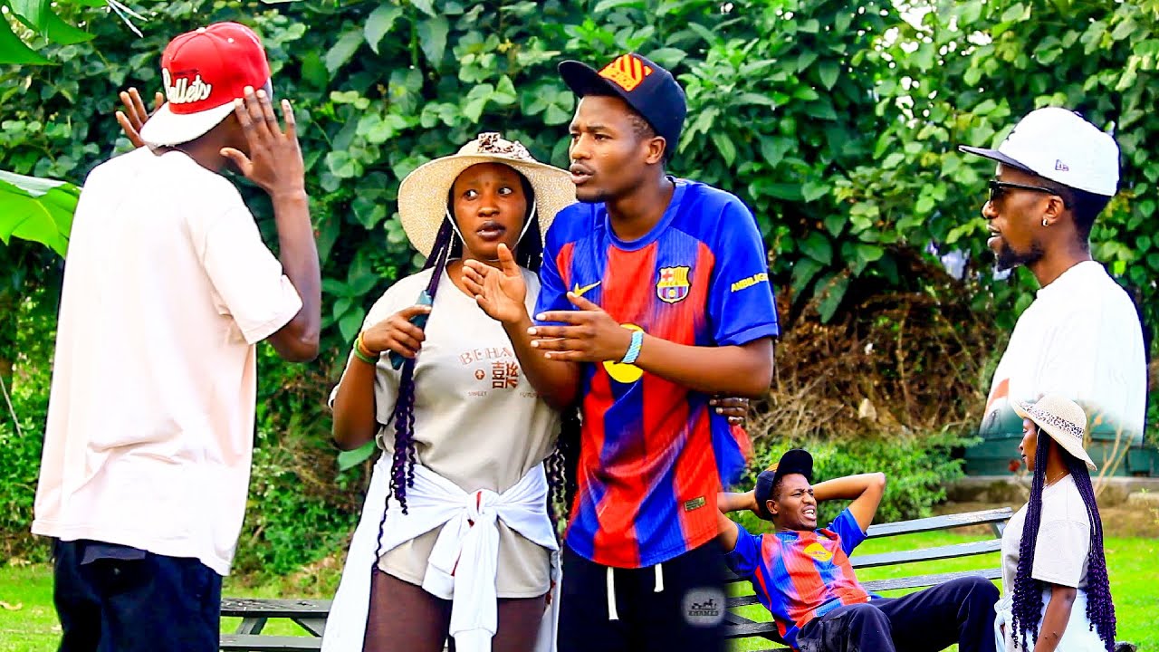 IMusanze bari bamuhitanye, ikizungerezi gifashe abasore batatu kibahondanya imitwe