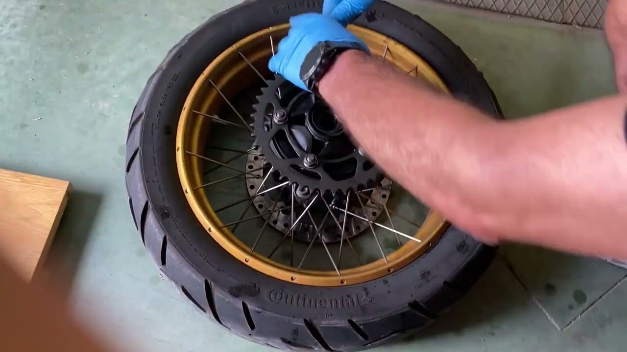 Cambio kit plato piñon y cadena BMW F850GS