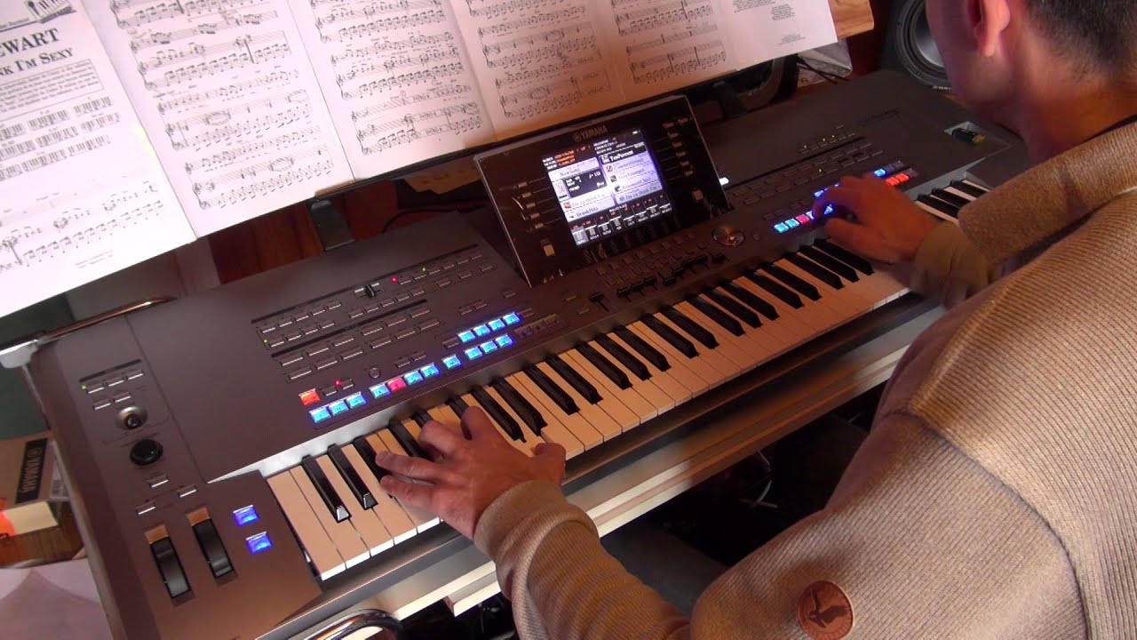 Da ya think I'm sexy. Rod Stewart. In live on Yamaha Tyros 5