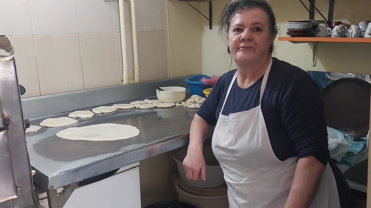 Teški poslovi.  Fahrija radi od 5:30 ujutro.  Pitara 