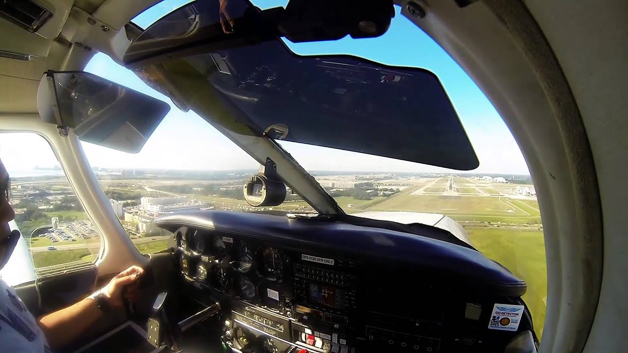 Tampa Intl airport-KTPA landing on runway 1R
