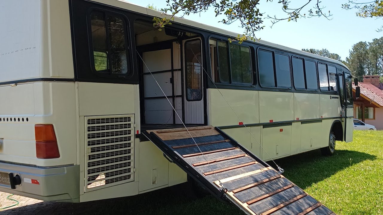 Vendo motorhome impecável, montado em 2021.