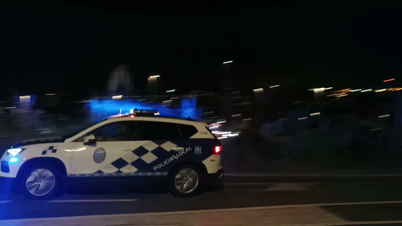 Policía Local A Coruña | Seat Ateca acudiendo urgente a un aviso.