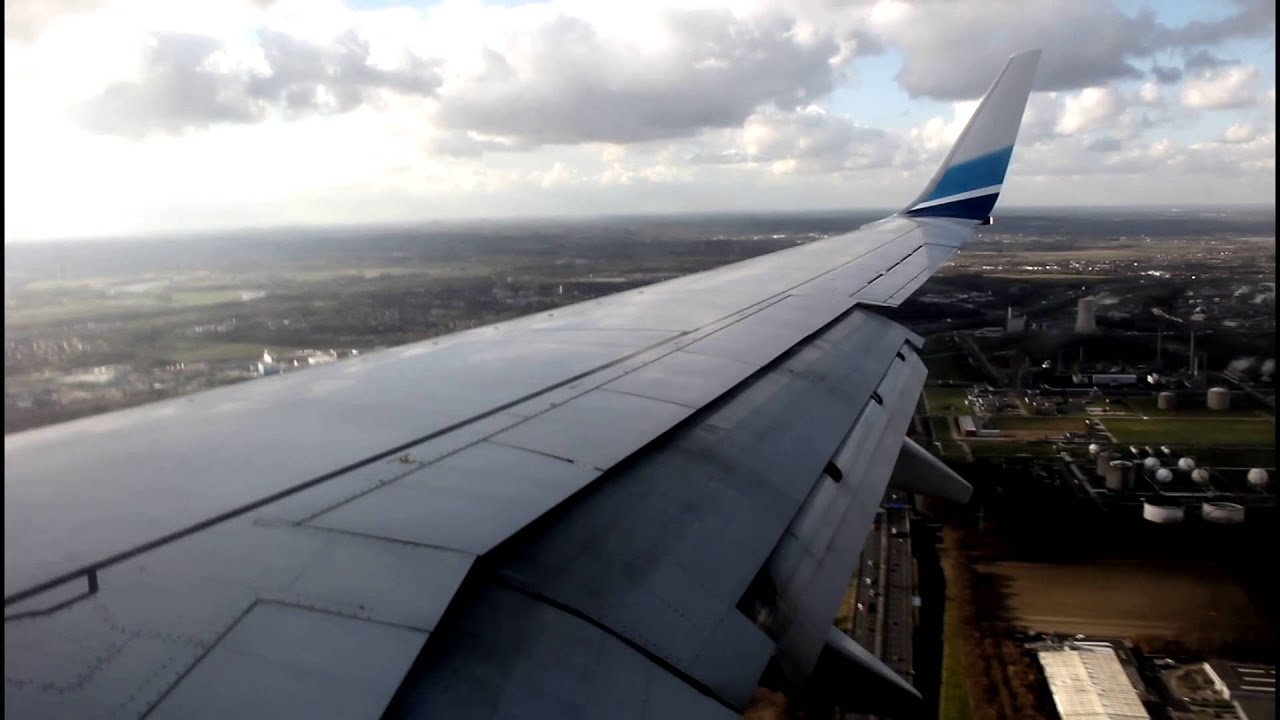 Ryanair Dreamliner 737 - Landing in Maastricht Full HD