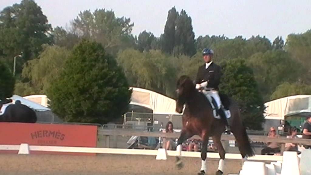 Windsor Dressage Warm Up: Carl Hester on Nip Tuck, Charlotte Dujardin on Uthopia