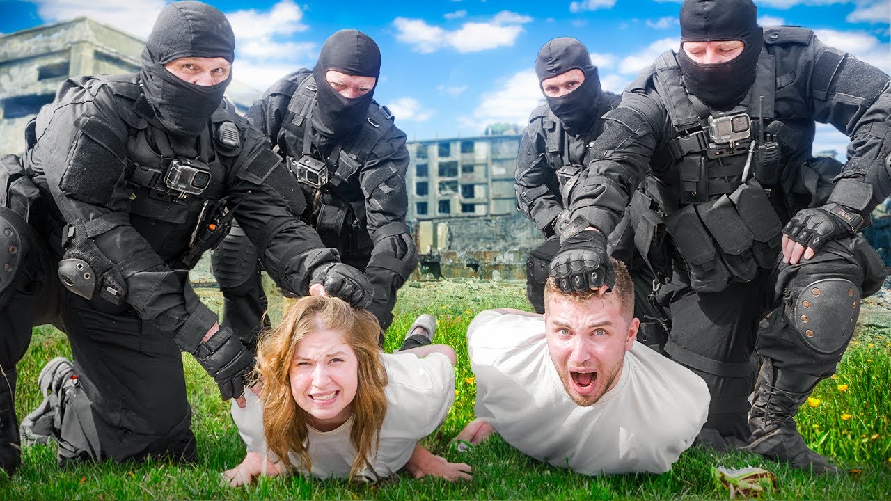اكبر لعبه غميضه ضد الشرطه في مبنى مهجور 🏚️ 👮‍♀️
