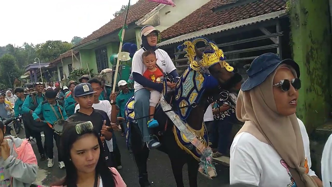 Arimbi grup dengan kuda Rajawali Obay, Srinanjung, Sekarluyu, Bojes, dan Bintang Milo