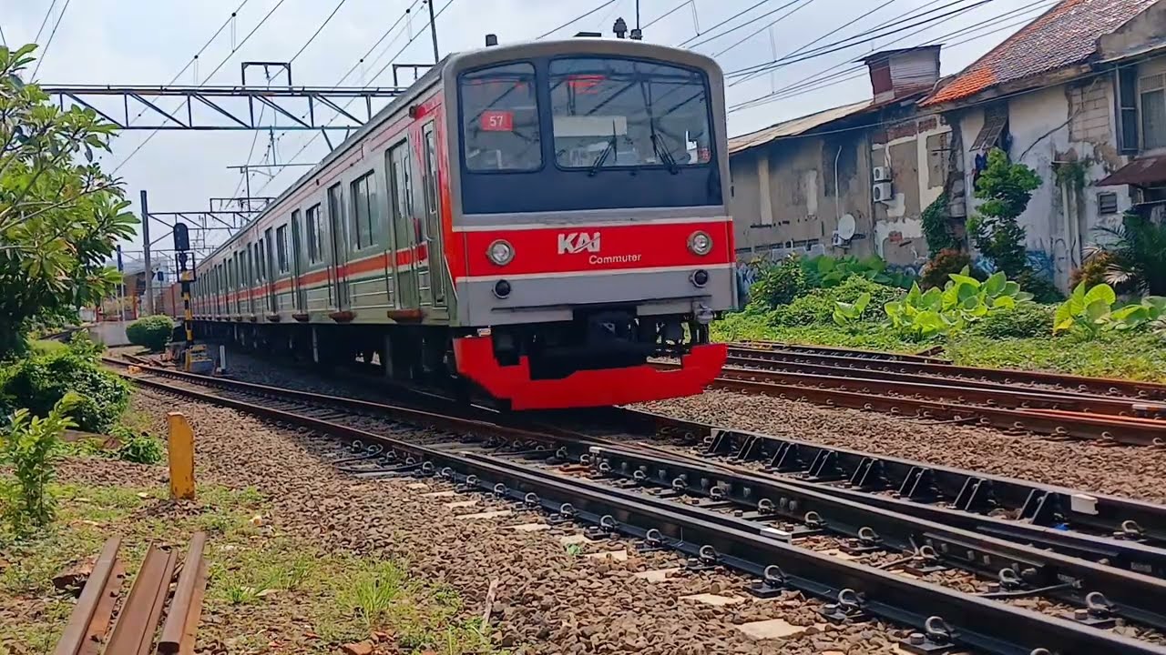 Suasana Siang (05/Jan/2026) KRL Commuter Line keluar/masuk Stasiun Pasar Minggu #krl 