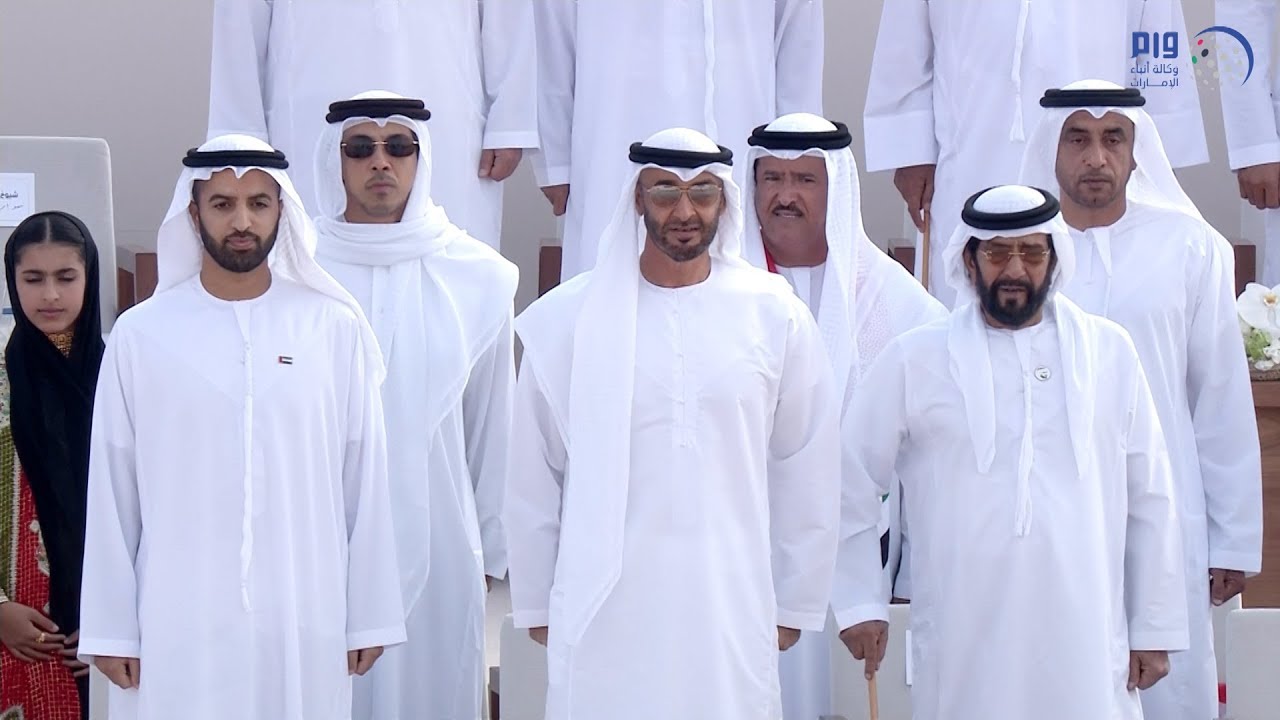 محمد بن زايد والشيوخ يشهدون 