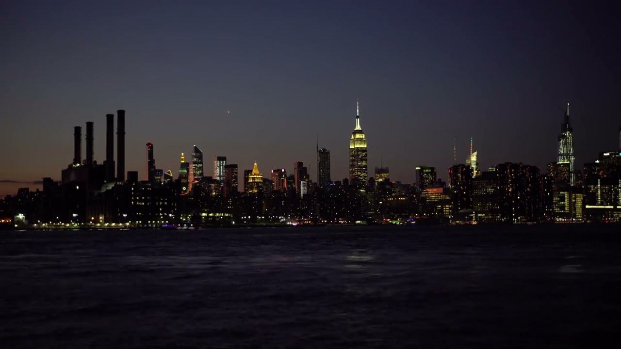 NEW YORK SKYLINE at NIGHT with WARM MUSIC and WAVES Sounds &bull; So Relaxing, No More Stress, Good Sleep