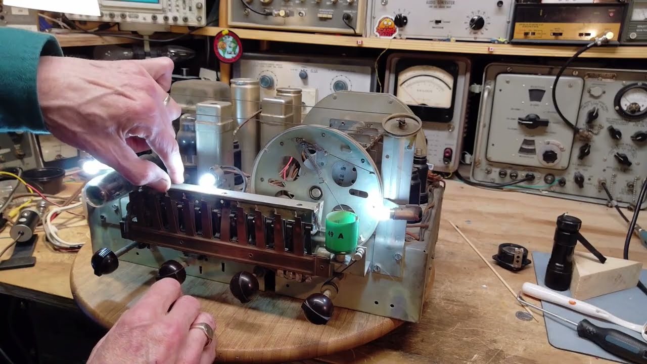 Gigantic RCA Victor Model 911KG Video #17 - Magic Eye, AutoTuning and Cabinet Buttons