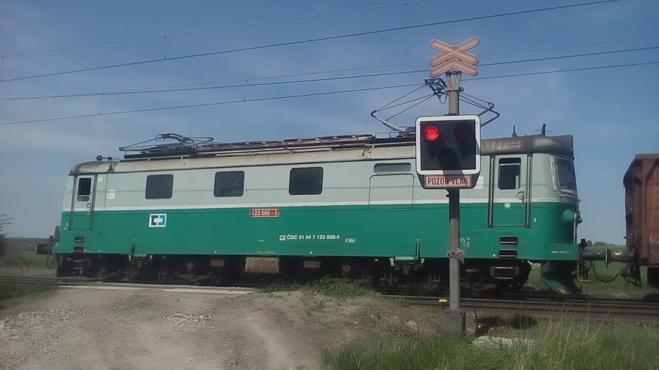 Železniční přejezd (AŽD 97) Ostrá / Lysá nad Labem - 28.4.2018.