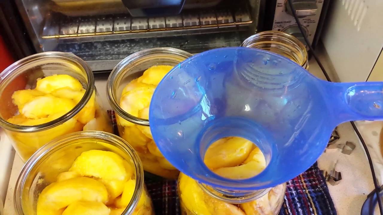 Home canning: Sliced Peaches in extra light syrup