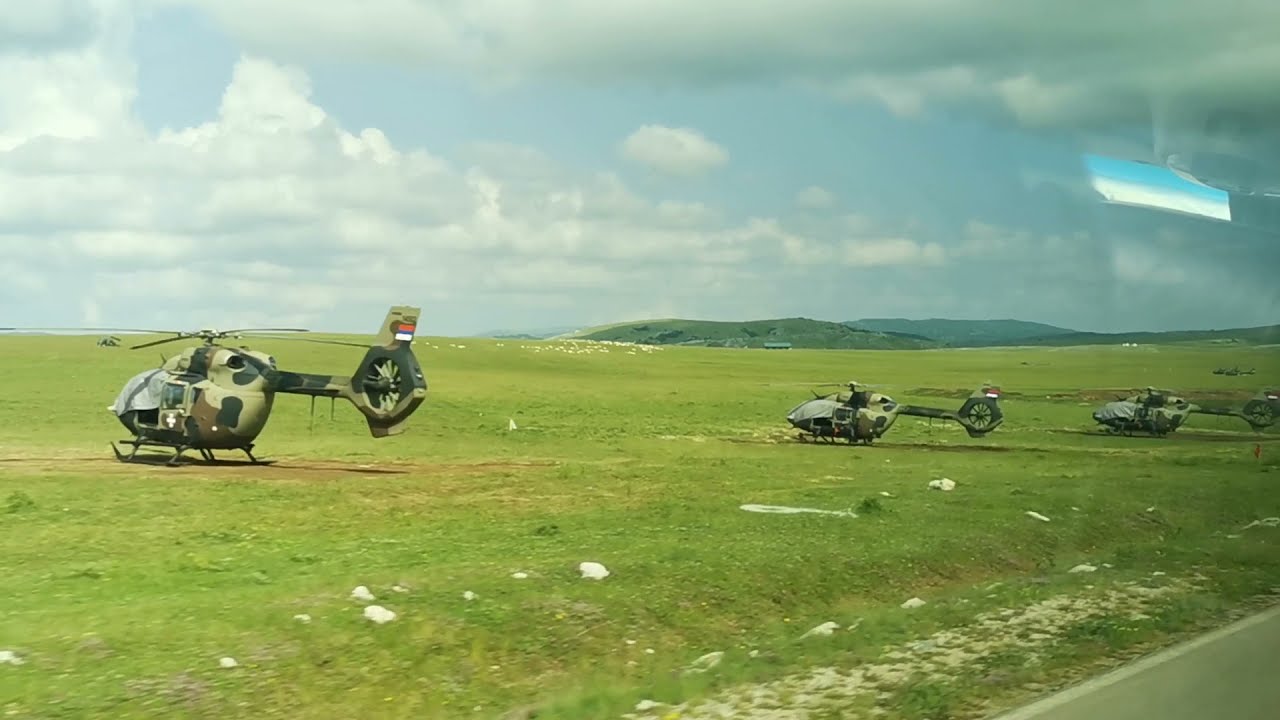Helikopteri vojske Srbije pred vežbu na Pešteru.