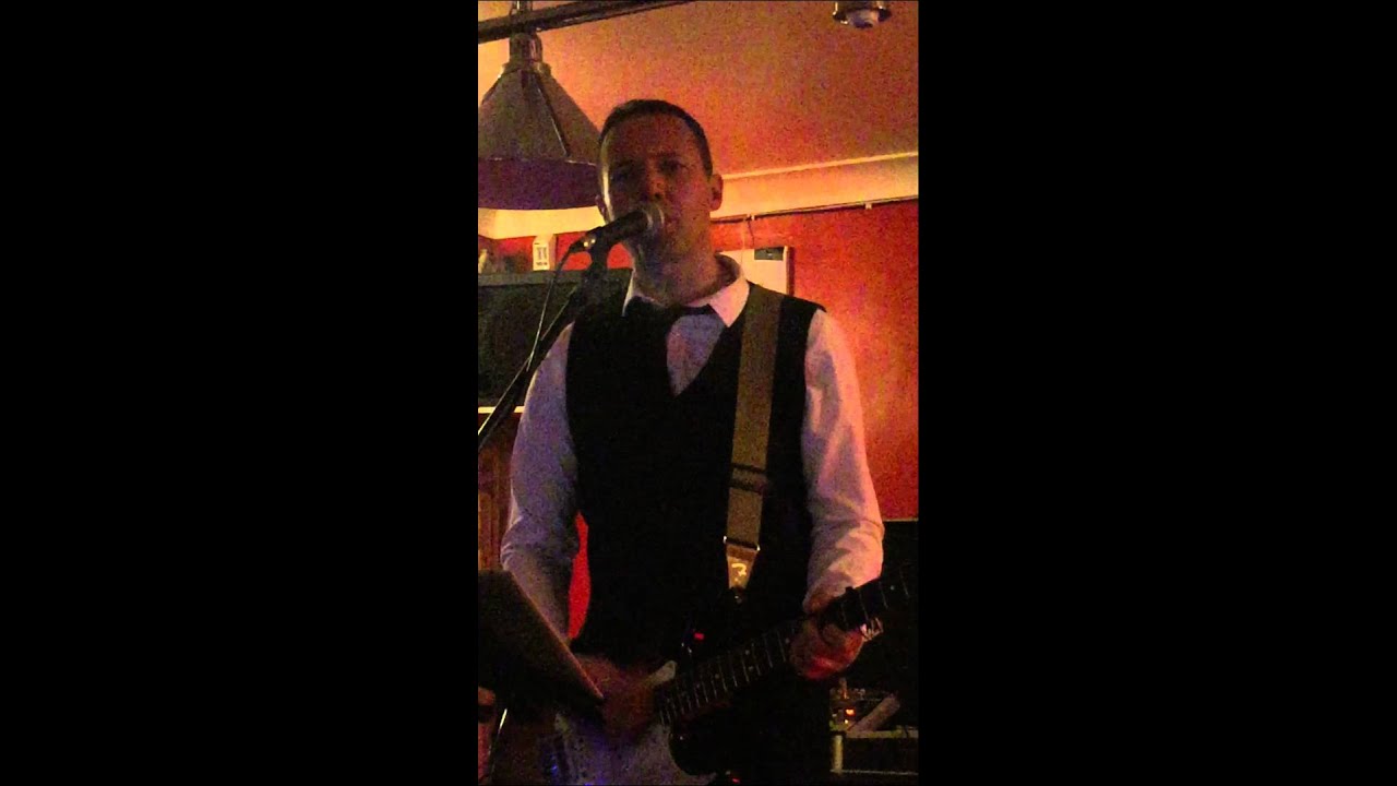 Romeo and Juliet - by Sean Saye performing live.