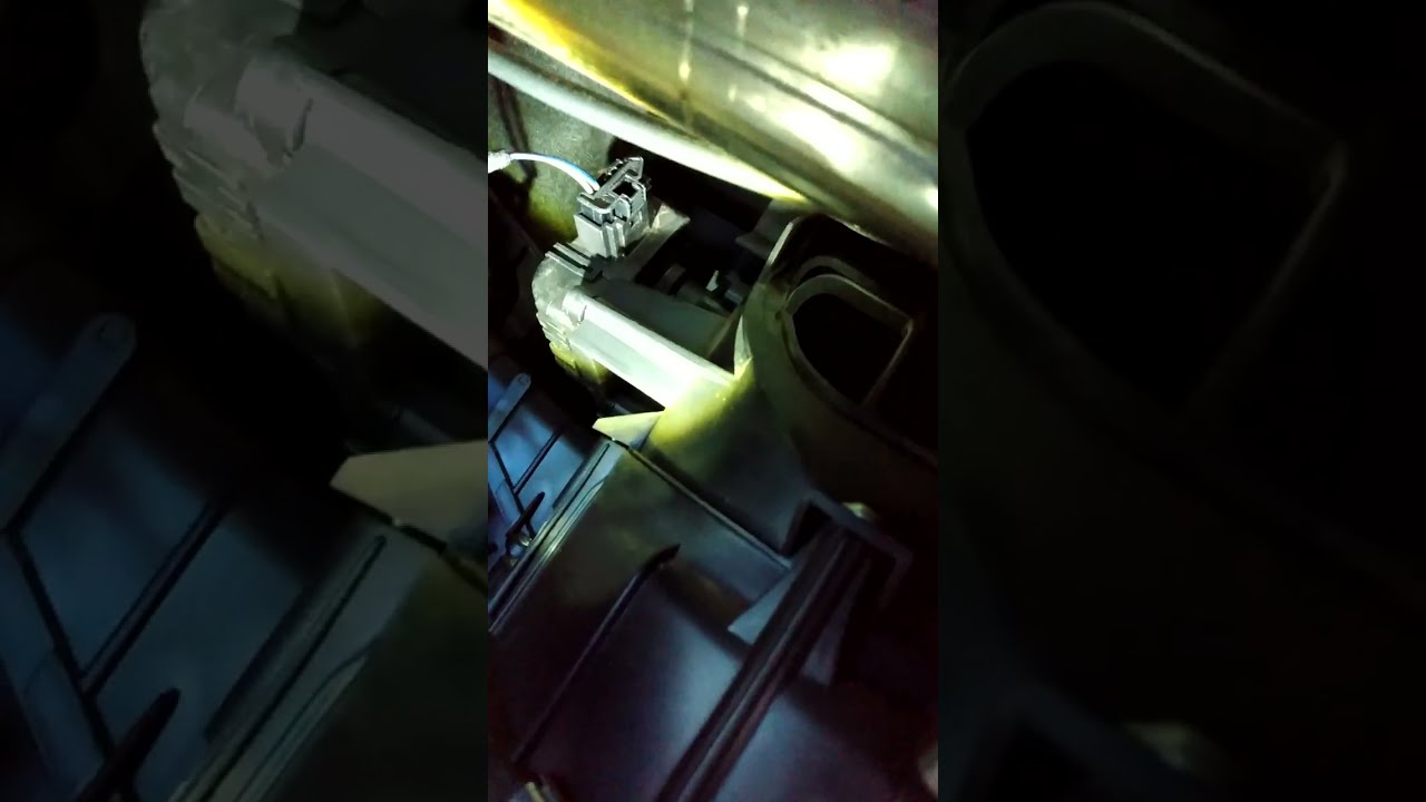 2005-2010 Jeep Grand Cherokee clicking noise under dash with a/c or heat on