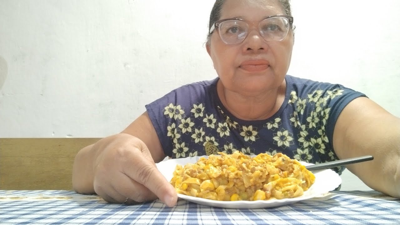 Vamos almoçar comigo meus amores , feliz dia das mulheres 