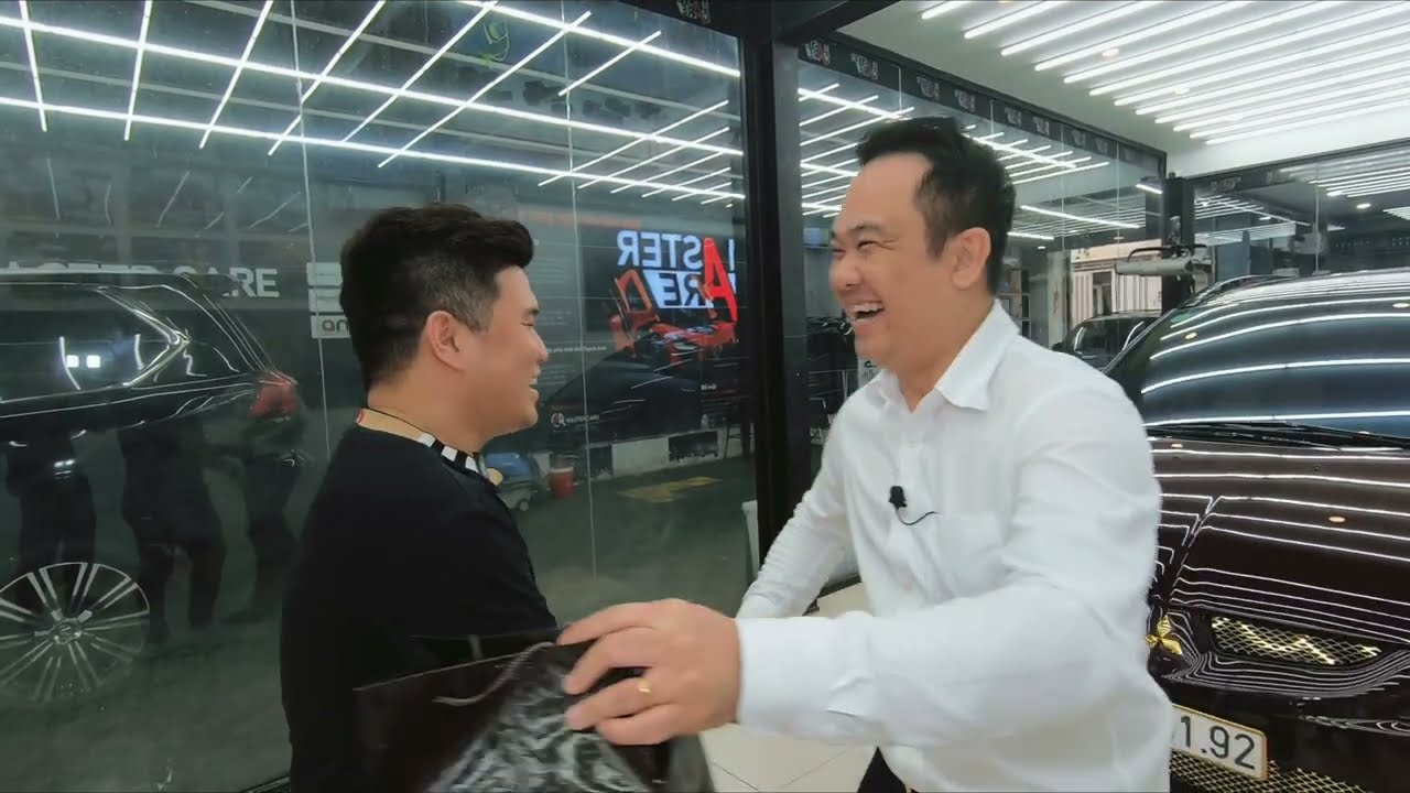 “Hồi sinh” em Mitsubishi Grandis, bạn khách trầm trồ rồi tặng luôn đồng hồ
