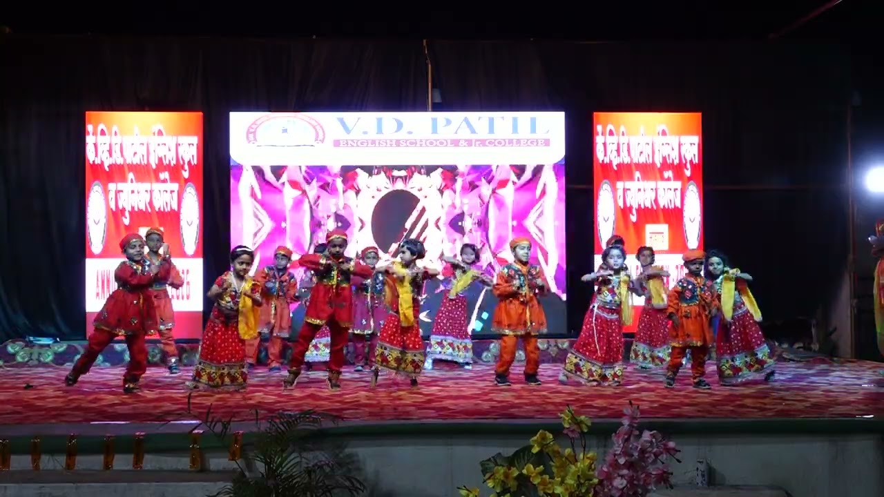 चलाओ ना नैनो से बान रेsong has presented during the Gathering in V.D. Patil English School