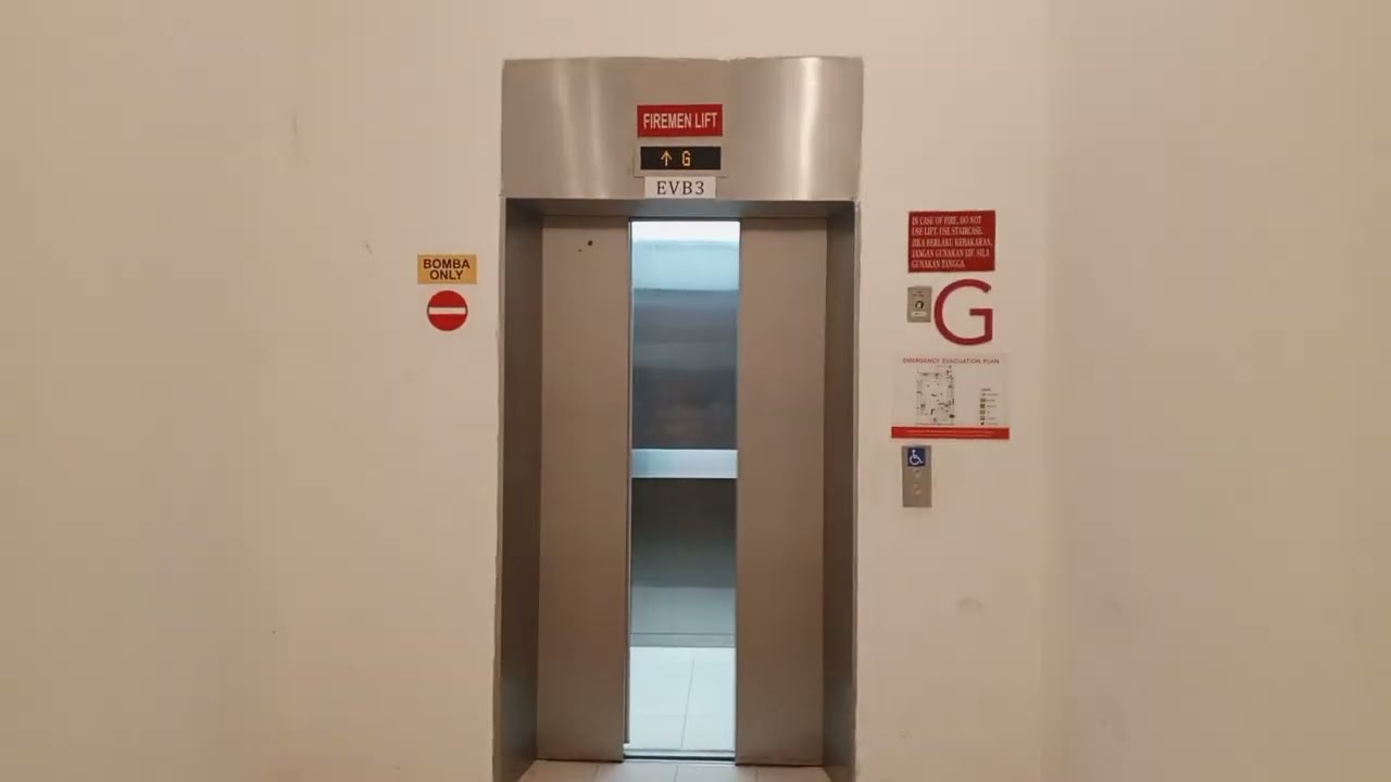 (New year 2026 Special) Toshiba ELCOSMO Fireman Elevator at ÆON Mall Kuching Central.
