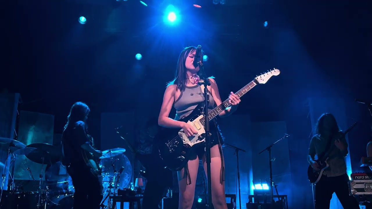 20 20241027 Niki Oceans & Engines at Buzz World Tour in Brussels