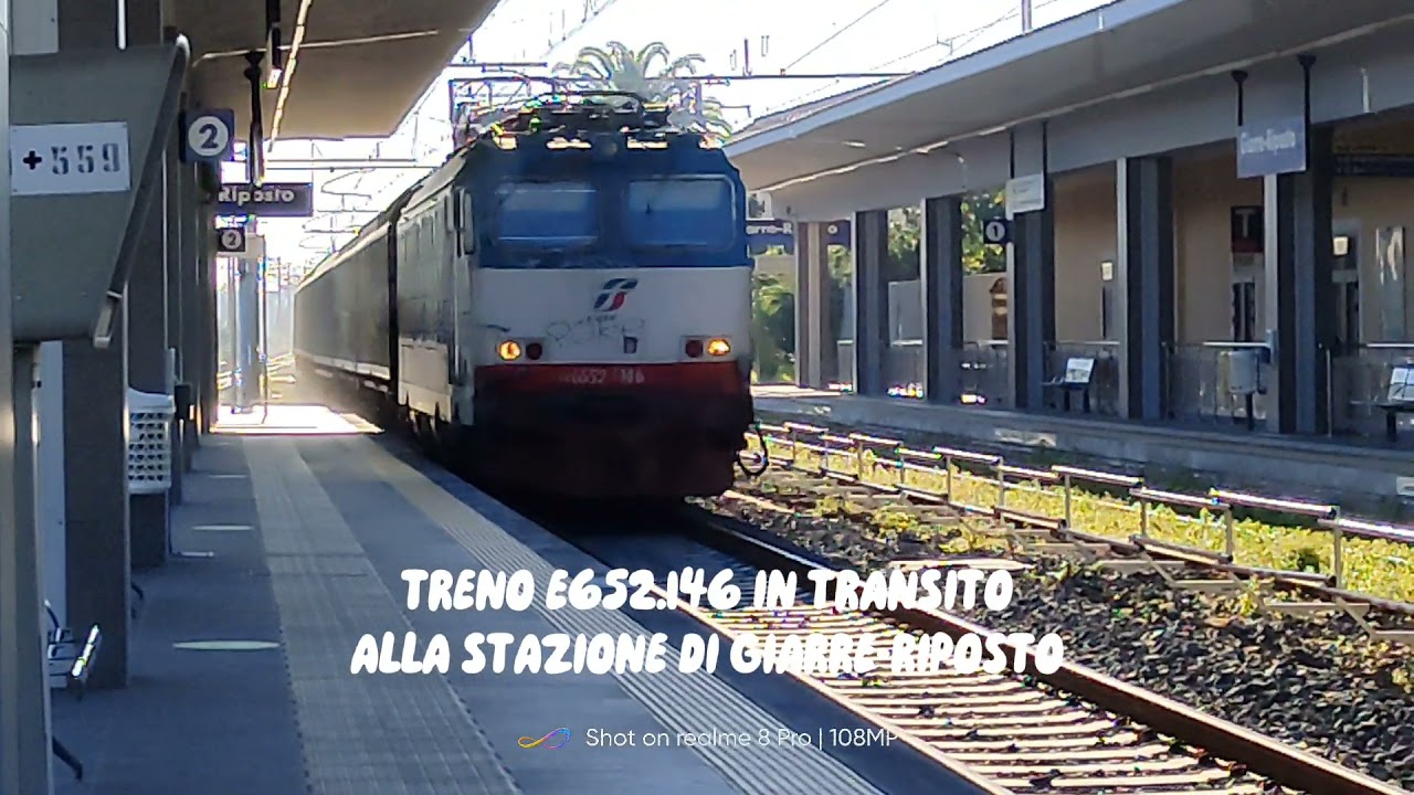 Treno E652.146 in transito a Giarre- Riposto